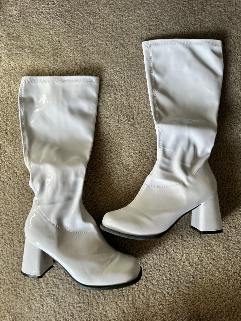 Ellie Shoes Women's White GoGo boots with Zipper - size 9